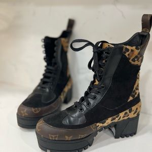 Louis Vuitton -Platform Desert boots